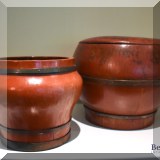 D35. 2 Decorative containers. 